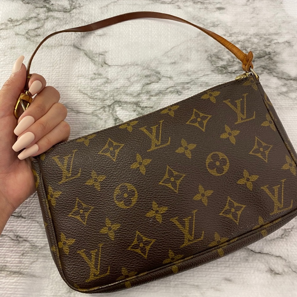 [SOLD] Louis Vuitton monogram Pochette Purse